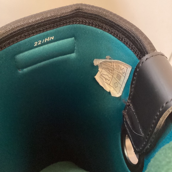 Hunter neoprene black and teal rain boots, size 9. Bonus fleece liners included! - Picture 9 of 9